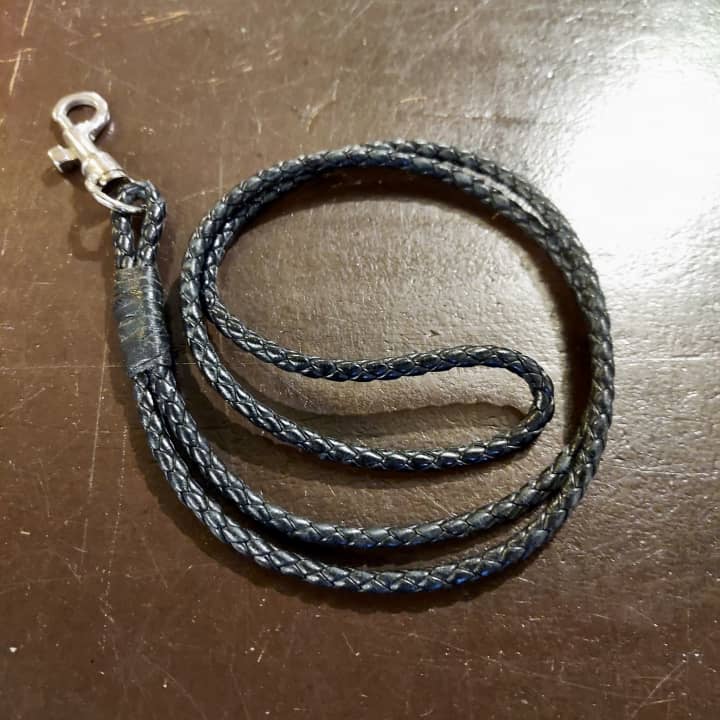 BOTTEGA VENETA（ボッテガヴェネタ）ストラップ手縫い＆接着 | 革小物修理
