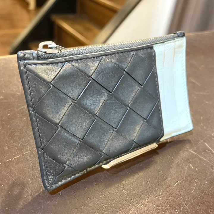 BOTTEGA VENETA（ボッテガヴェネタ）フラグメントケース　クリーニング＆染め直し | 革小物修理